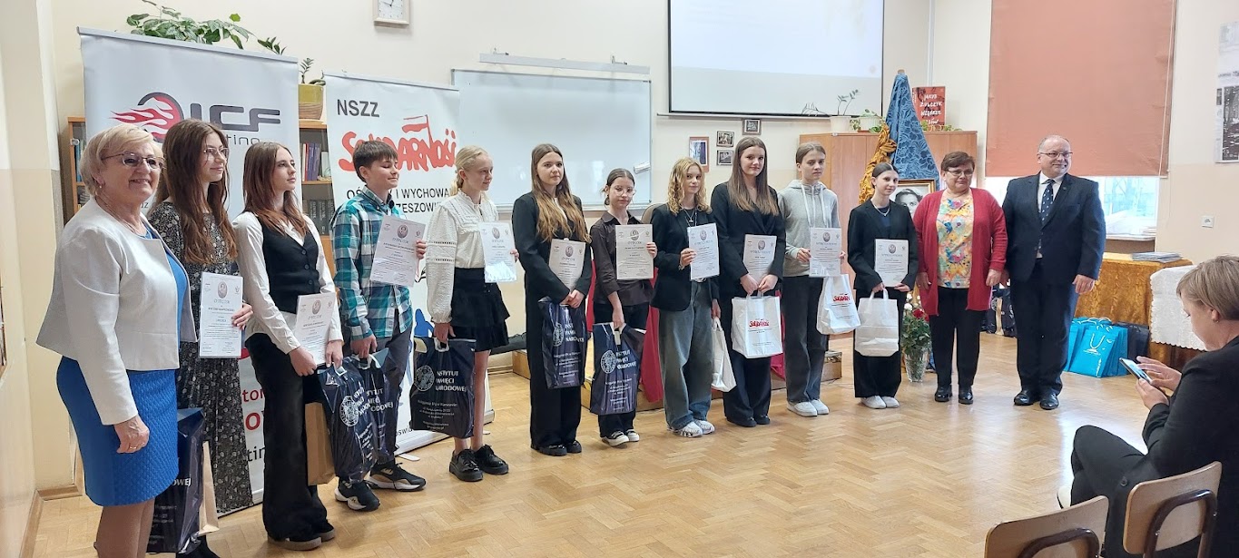 Read more about the article Konkursy poetyckie z bł. Natalią rozstrzygnięte!