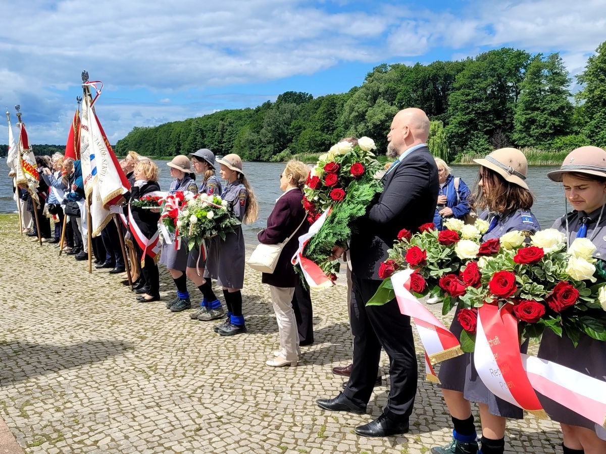 Read more about the article II Narodowa Pielgrzymka Nauczycieli do Ravensbrück